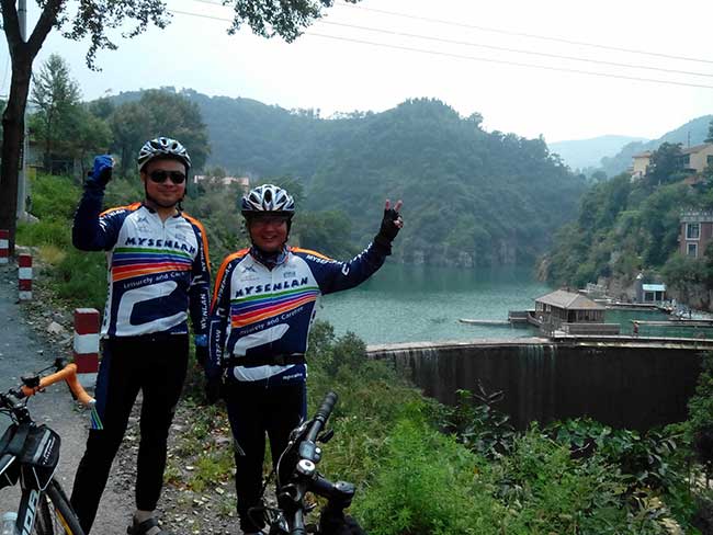 欣賞自然美景，走進大山騎行活動。